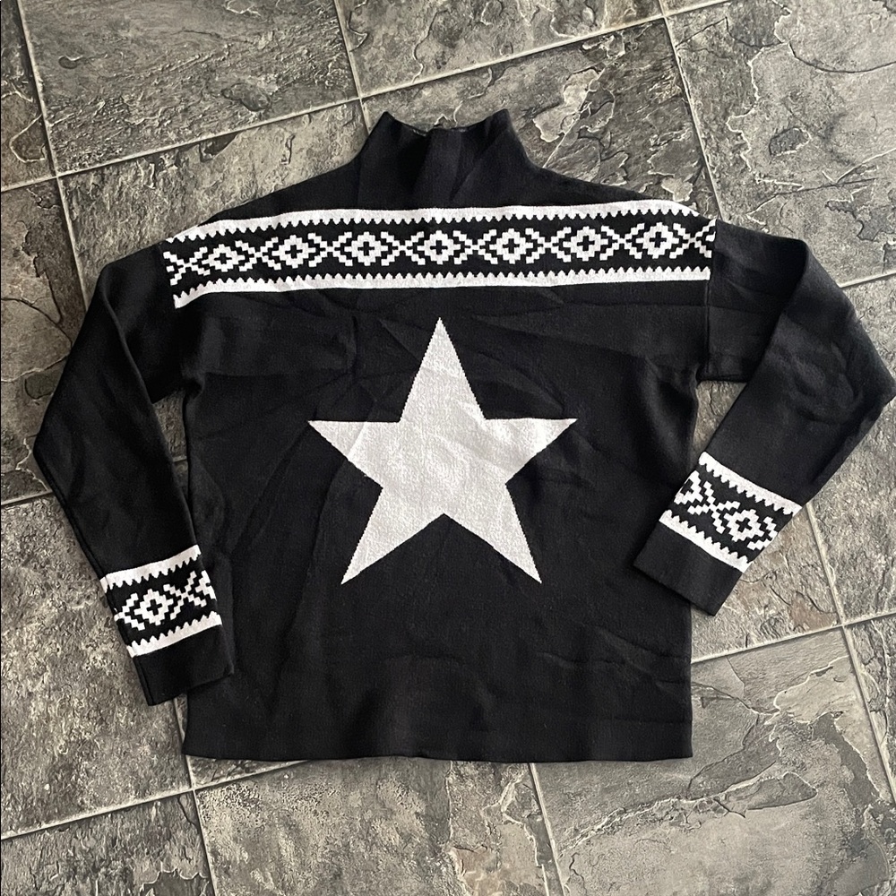 TAHARI Black & White Star Aztec Nordic Pattern Mockneck Urban Ski Chalet Sweater
